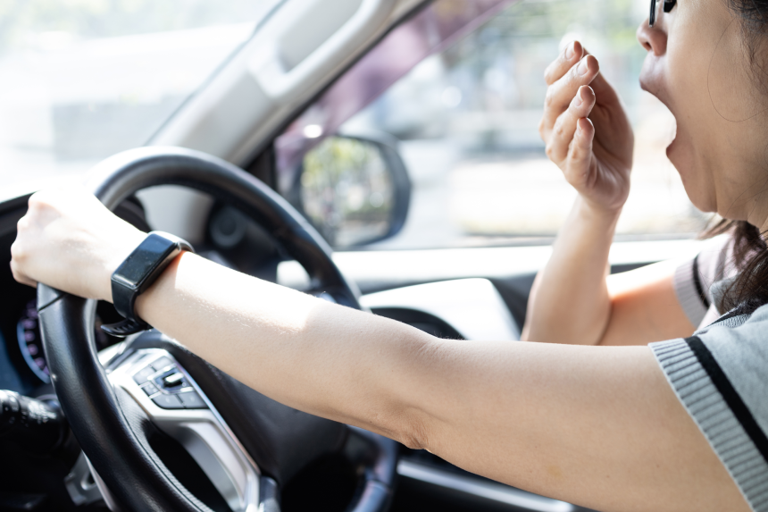 Drowsy woman yawning while driving,sleep-deprived driver,insufficient rest,exhaustion on the road,drowsiness from poor sleep,danger of fatigue behind the wheel,Long trip,