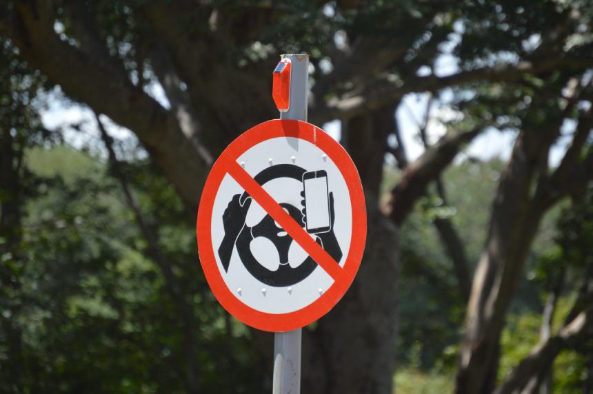No Mobile Phone Use While Driving Sign
