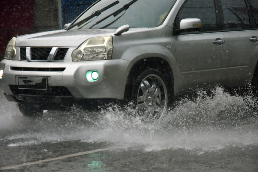 Drive during the rainy season Passing through puddles